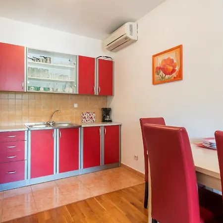 Apartment Ferienwohnung Fuer 2 Personen 1 Kind Ca 40 Qm In Pula, Istrien Istrische Riviera Pula