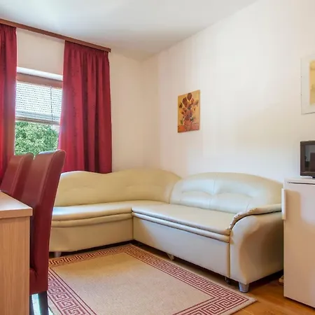 Ferienwohnung Fuer 2 Personen 1 Kind Ca 40 Qm In Pula, Istrien Istrische Riviera Apartment *