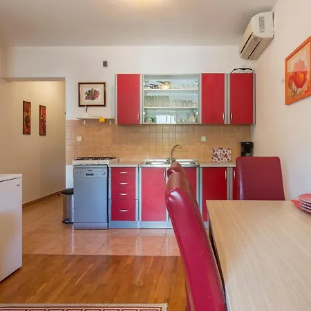 Ferienwohnung Fuer 2 Personen 1 Kind Ca 40 Qm In Pula, Istrien Istrische Riviera *